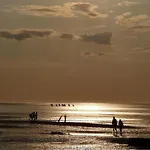 Comfort Steps From The North Sea *