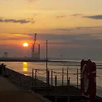 Comfort Steps From The North Sea Апартаменты *