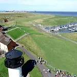 Апартаменты Comfort Steps From The North Sea Куксхафен
