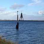 Апартаменты Comfort Steps From The North Sea *