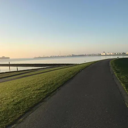 Comfort Steps From The North Sea *