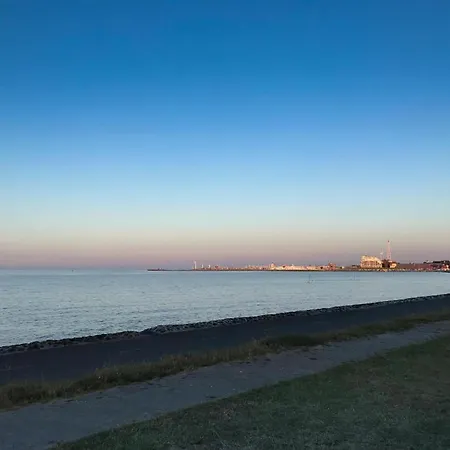 Comfort Steps From The North Sea *