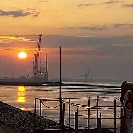 Comfort Steps From The North Sea アパート クックスハーフェン