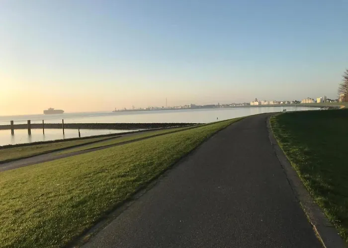 Comfort Steps From The North Sea *