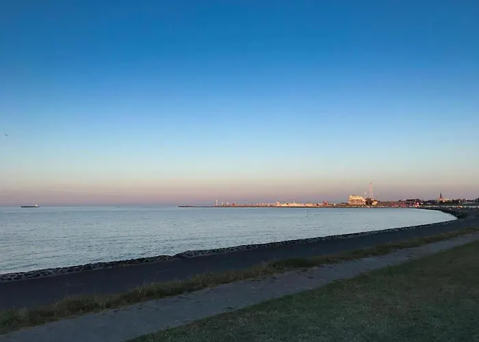 Comfort Steps From The North Sea *